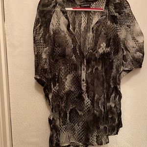 ❤️‍🔥 4 for $20 Express Snake sheer over shirt
